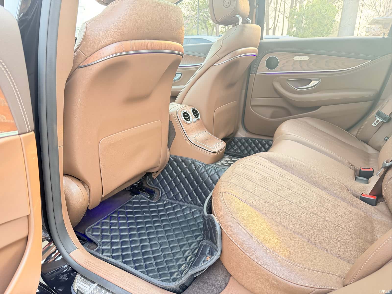 Mercedes-Benz E-Class, 2023 11