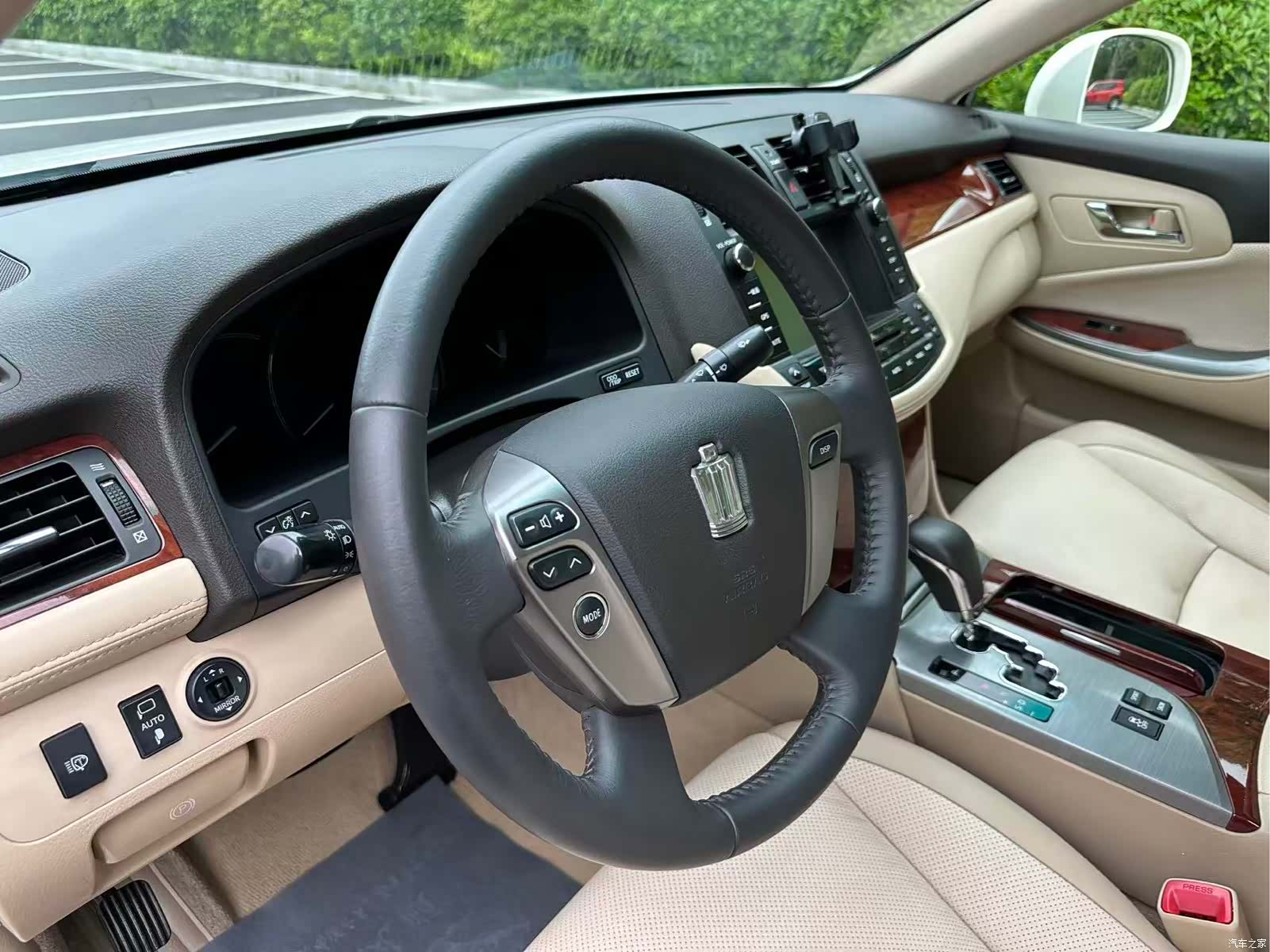 Toyota Crown, 2014 9