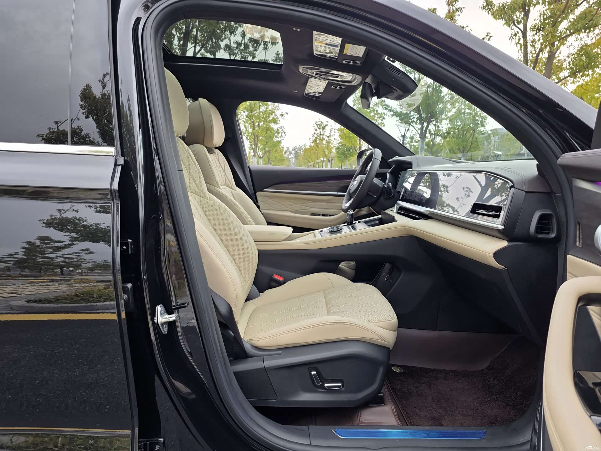 Geely Xingyue L, 2025 12