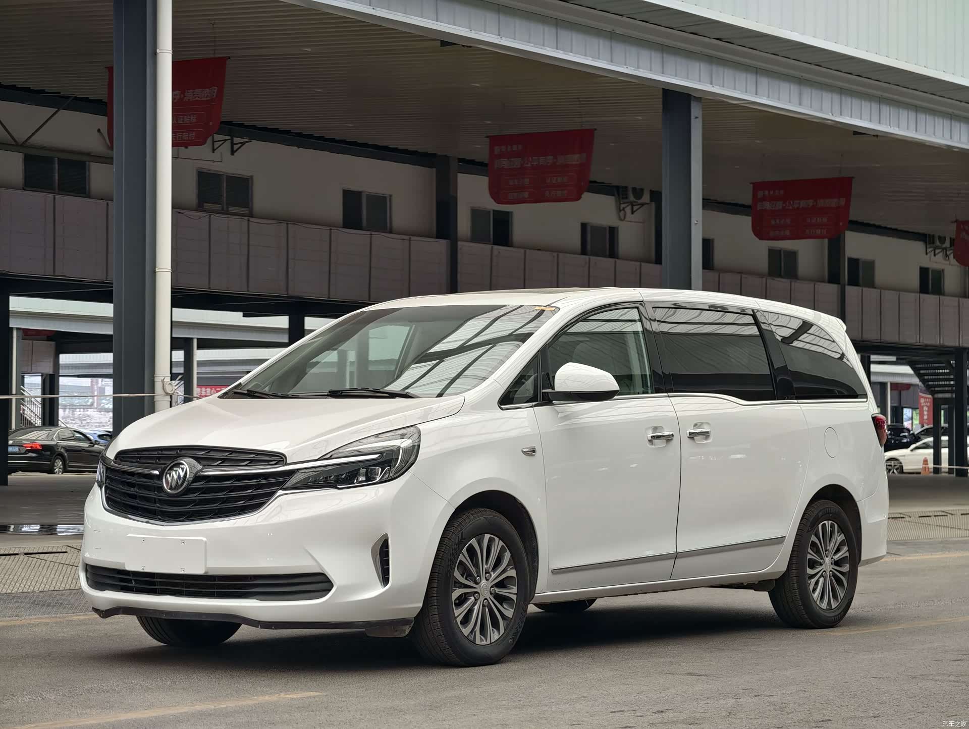 Buick GL8, 2021 1