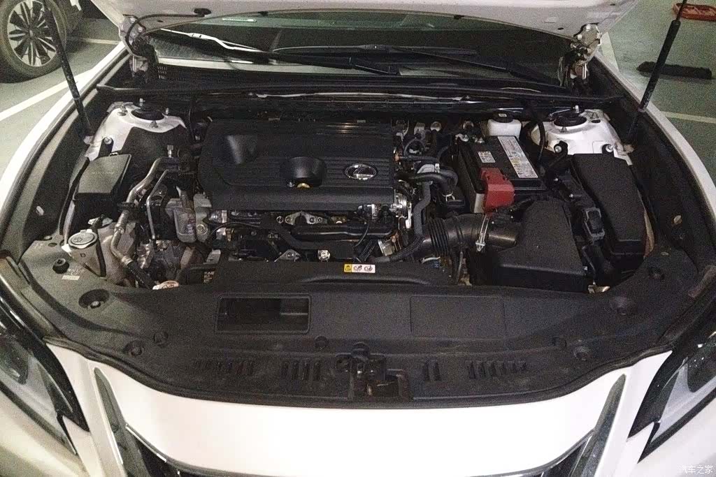 Lexus ES, 2024 10