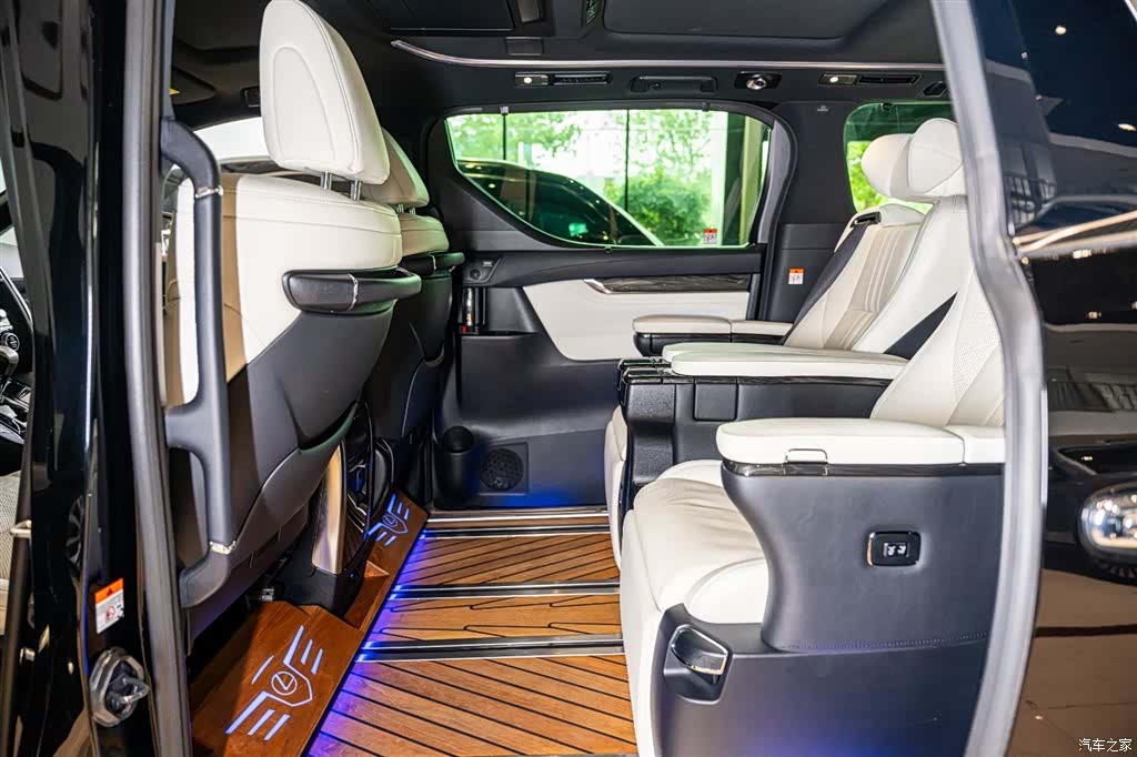 Lexus LM, 2022 11