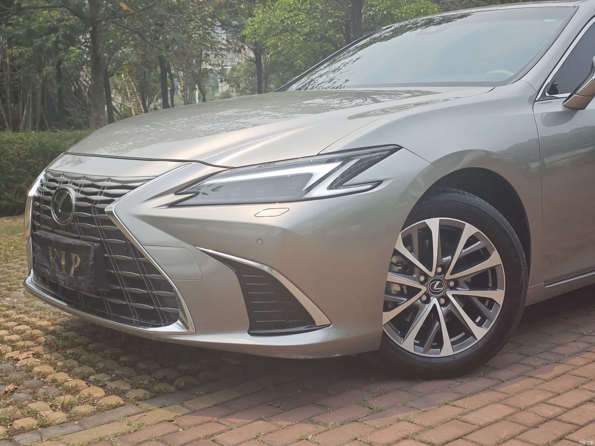 Lexus ES, 2025 3