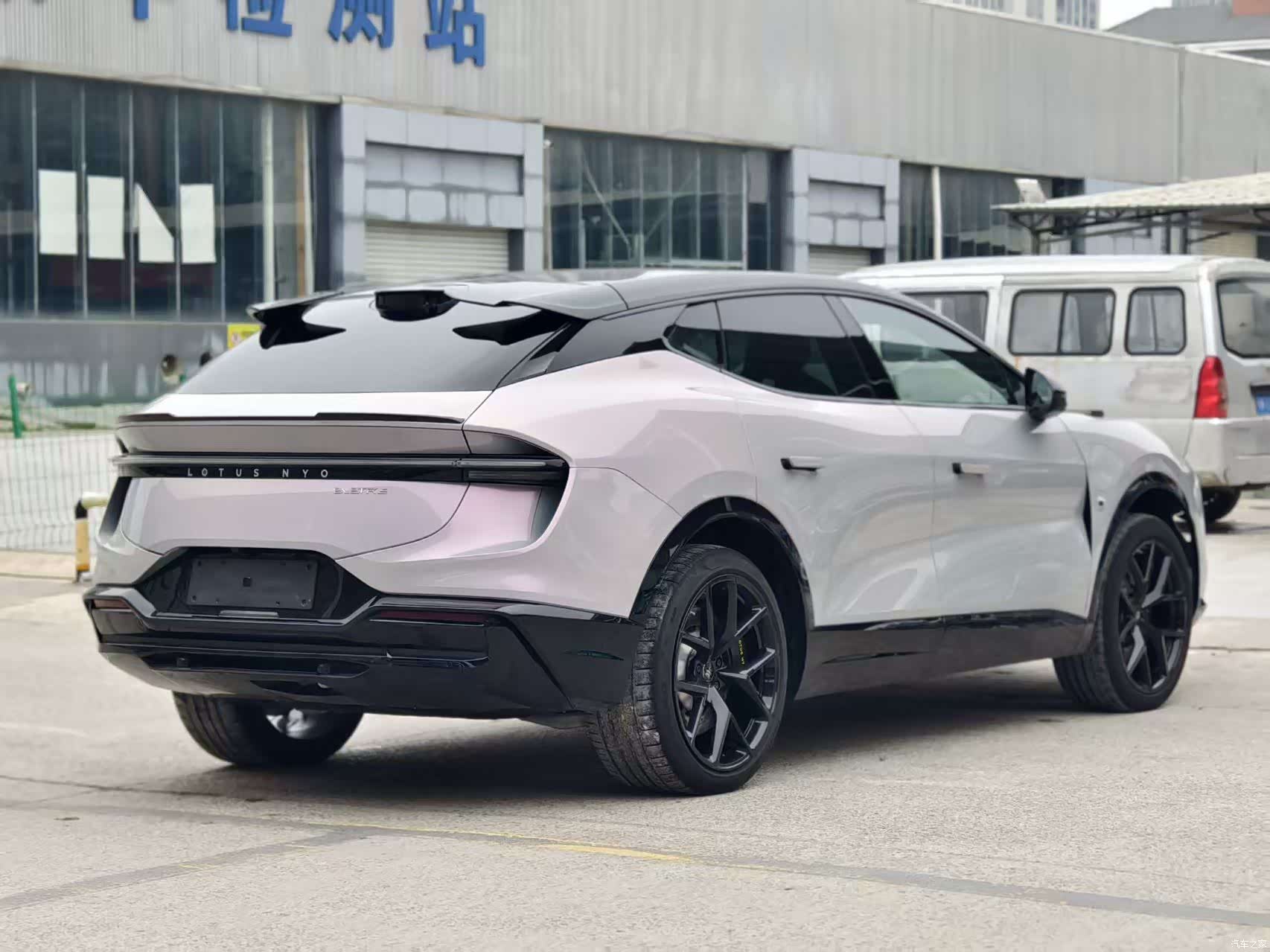 Lotus ELETRE, 2026 9