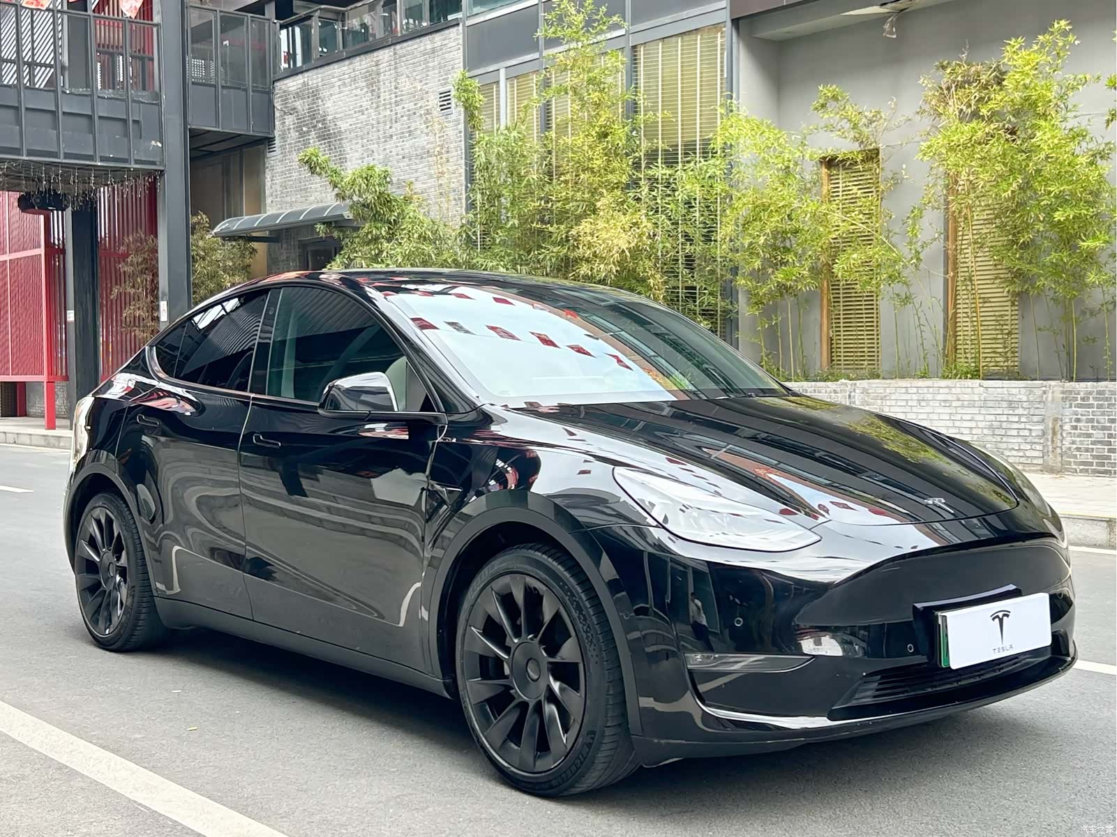 Tesla Model Y, 2021 3