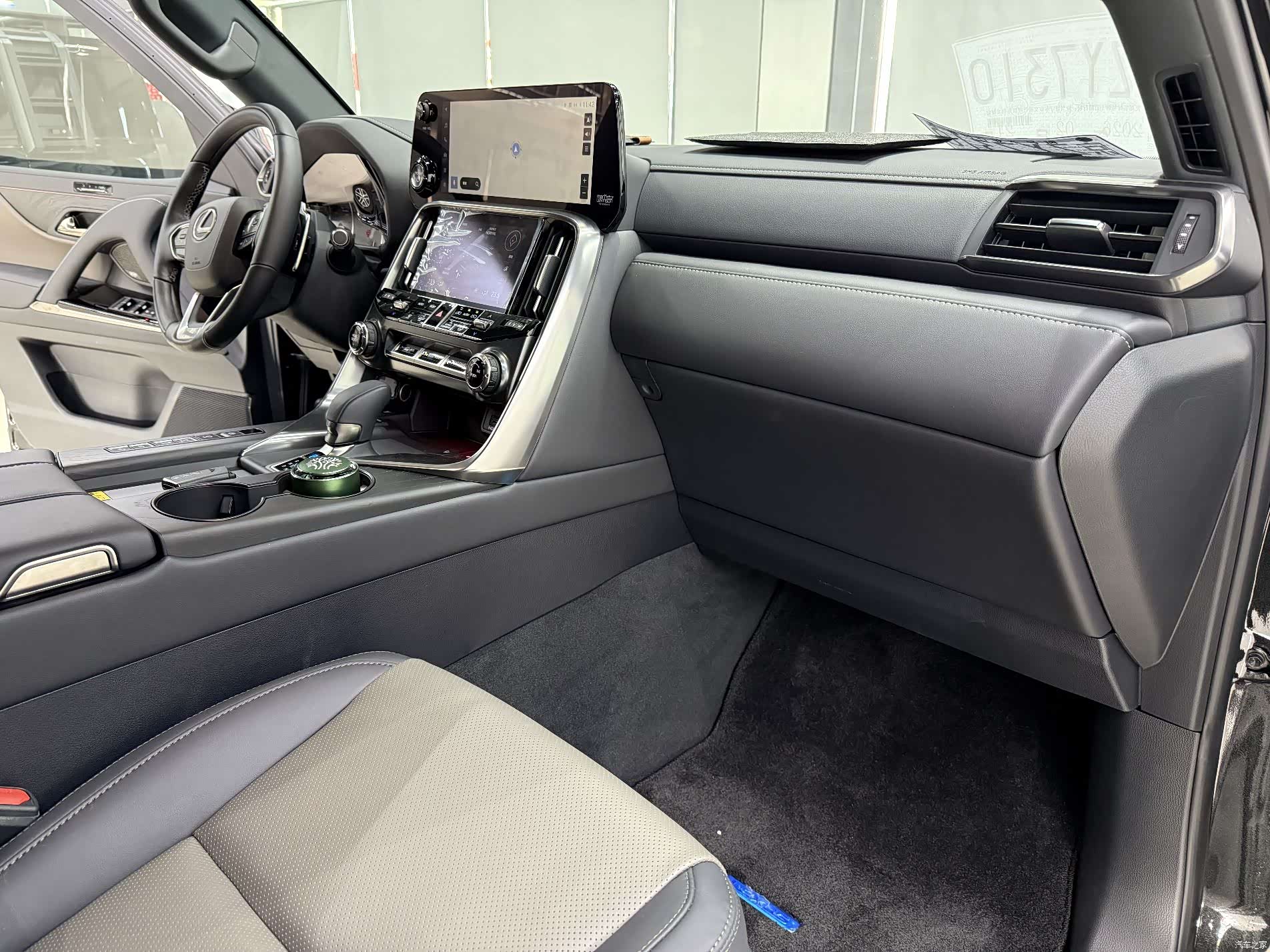 Lexus LX, 2025 8