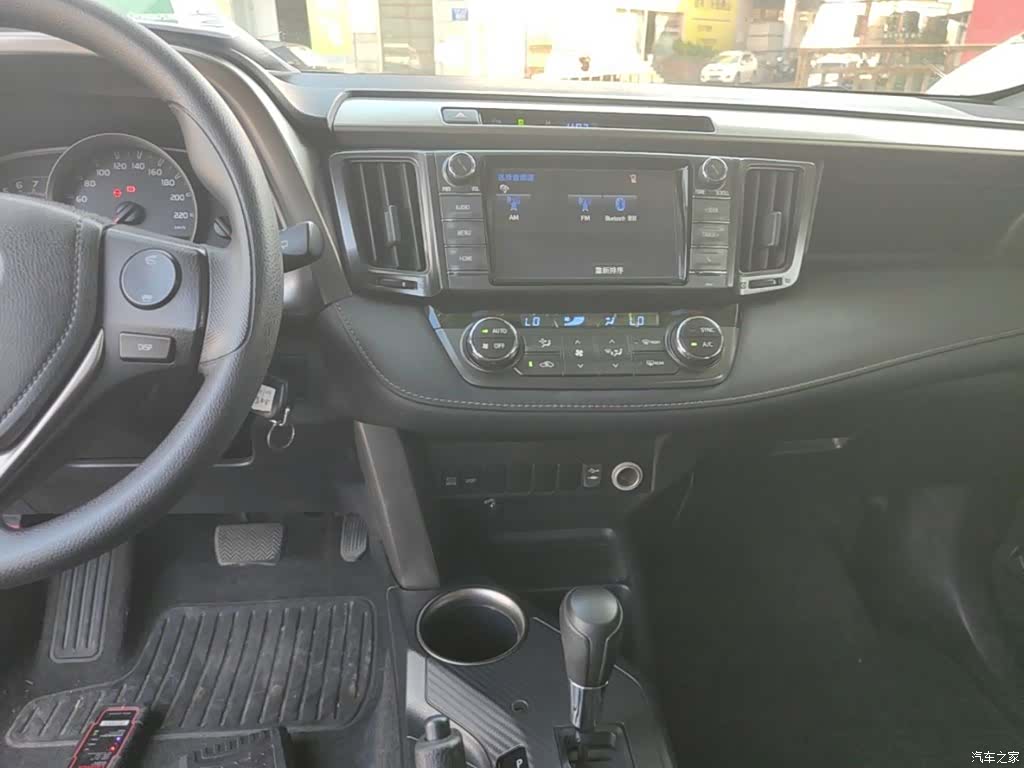 Toyota RAV4, 2016 13