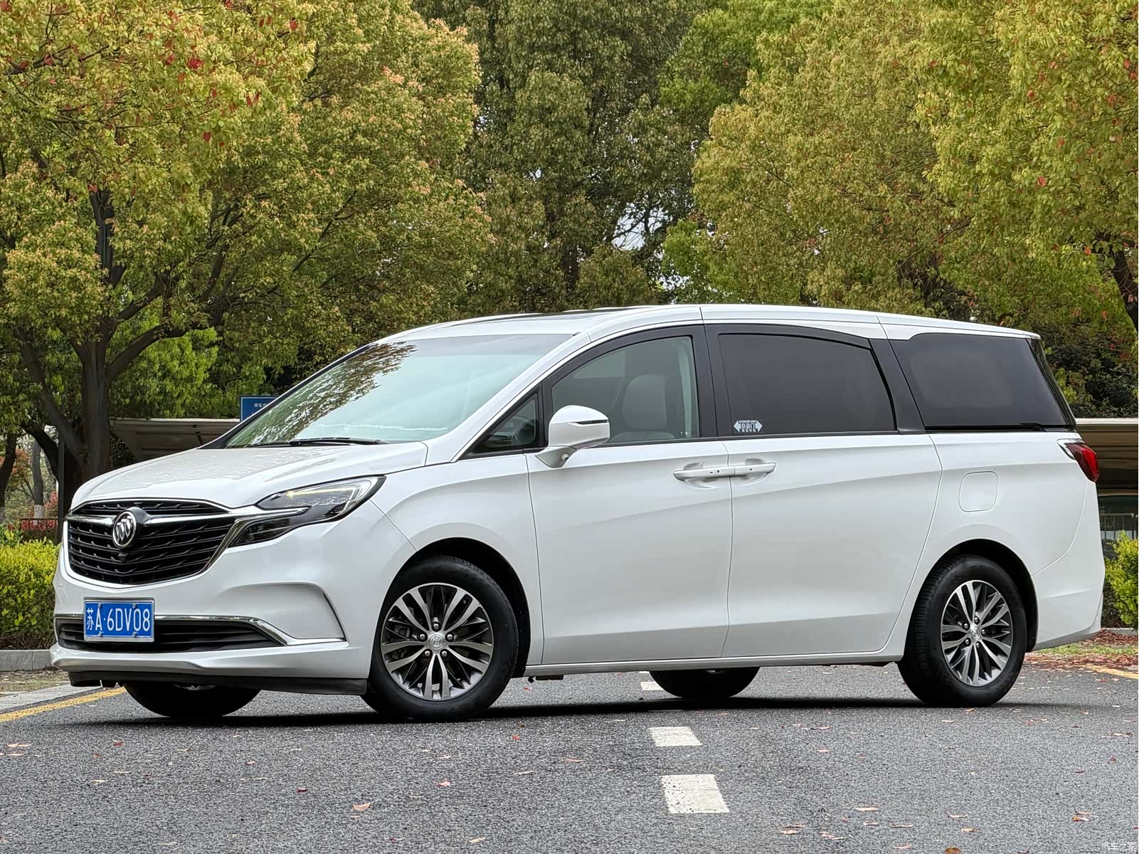 Buick GL8, 2021 1