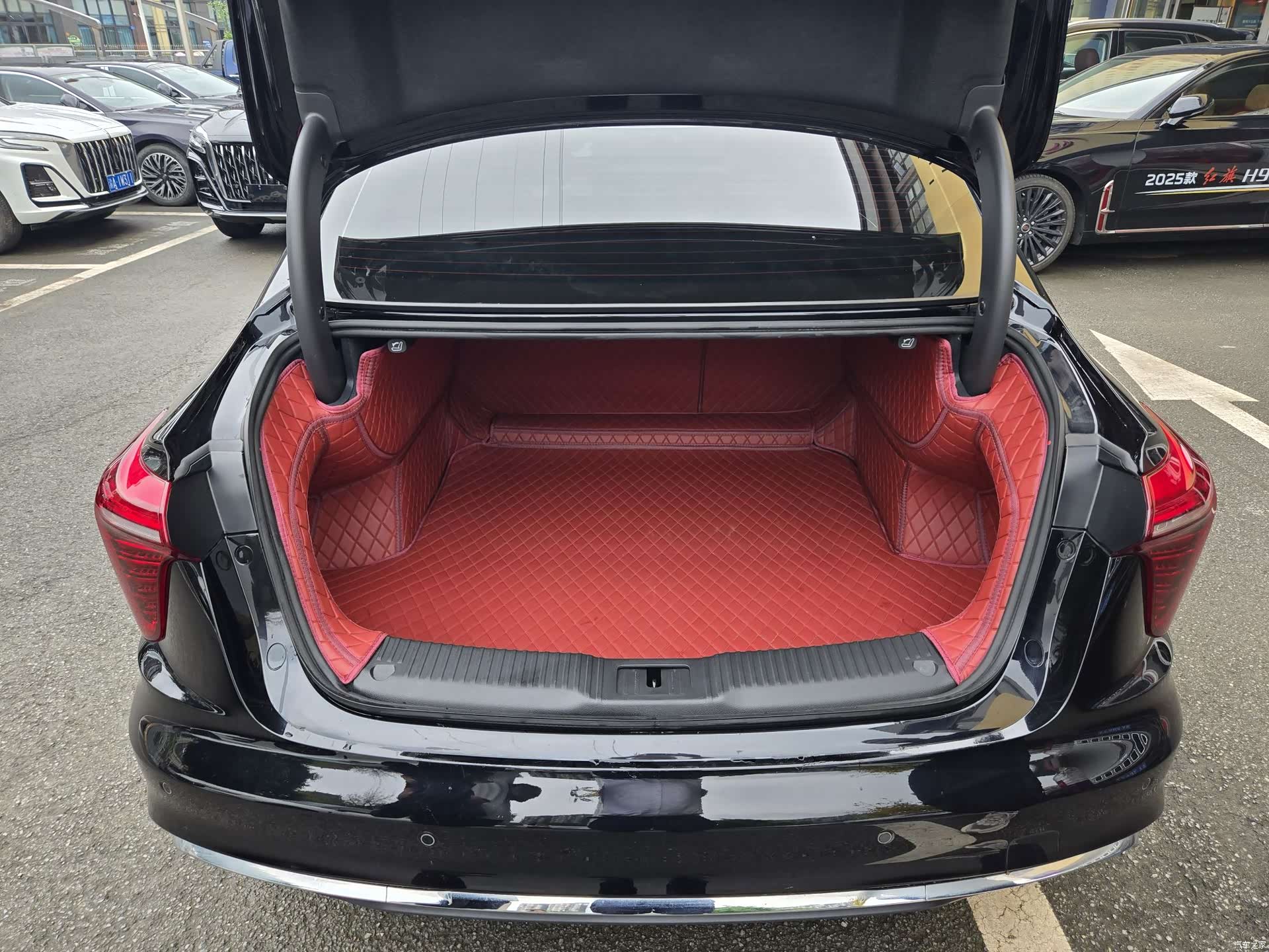 Hongqi H5, 2025 25