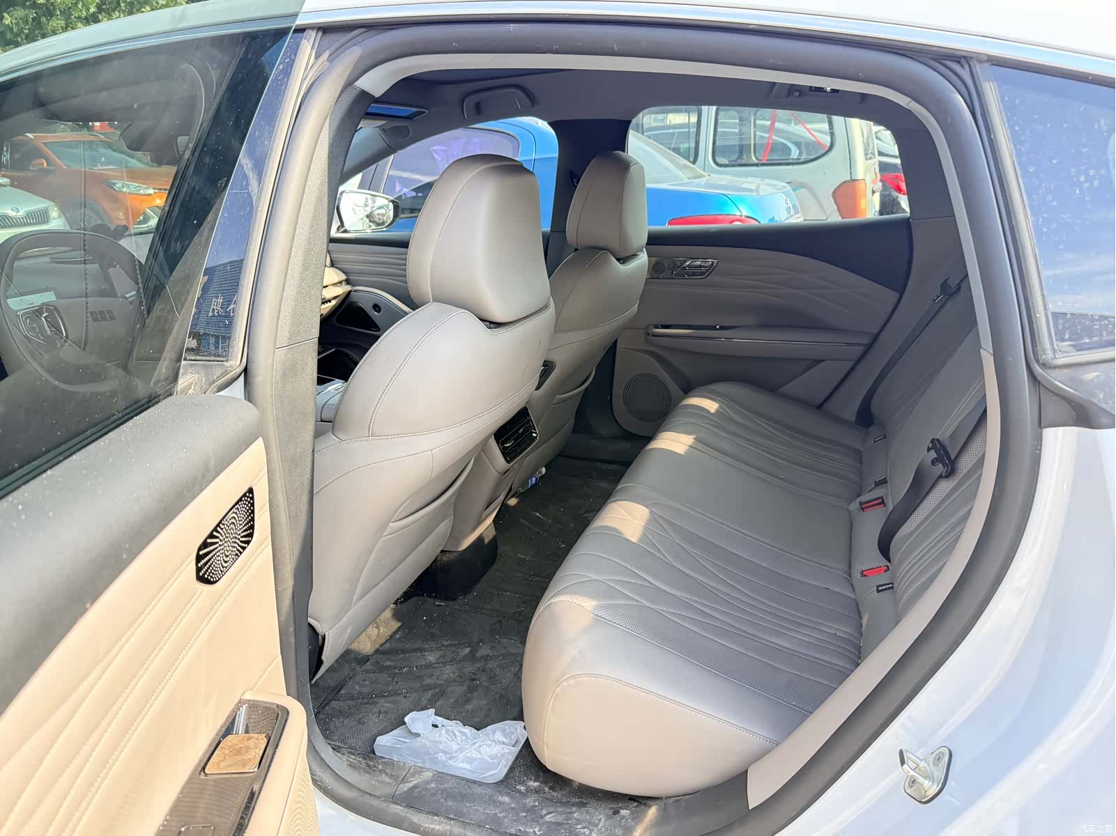 Geely 8, 2025 все фото