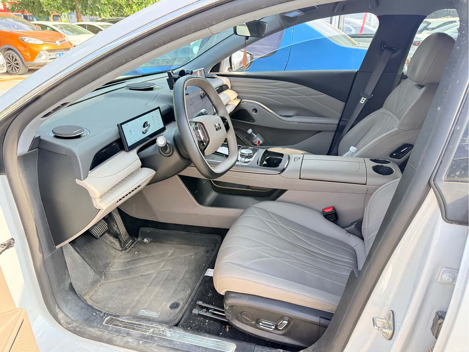 Geely 8, 2025 4