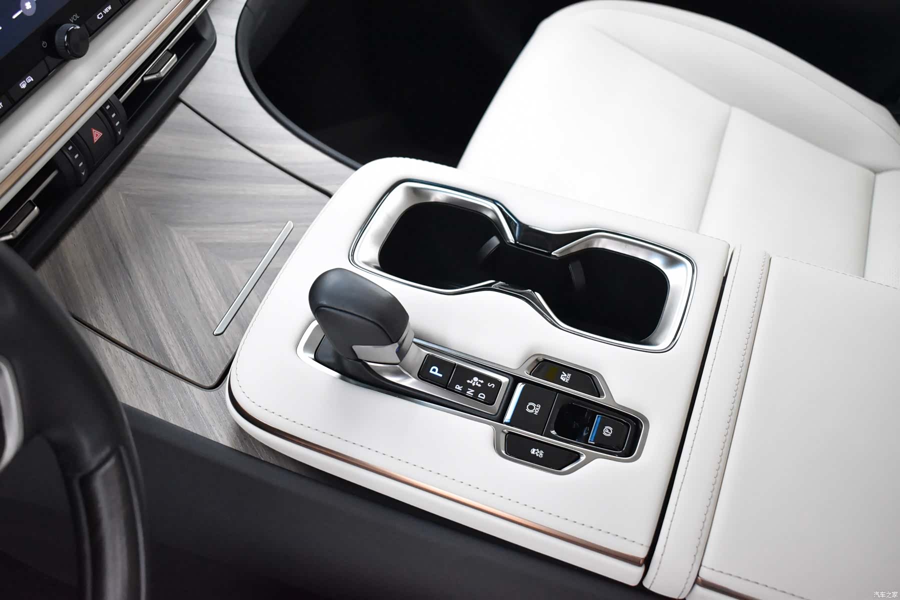 Lexus LM, 2023 10