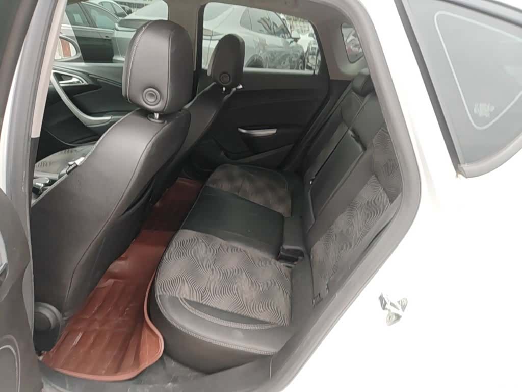 Buick XT, 2015 17