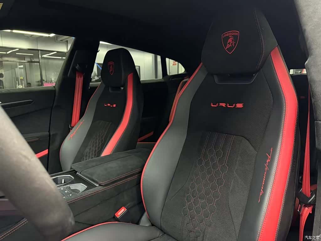 Lamborghini Urus, 2023 7