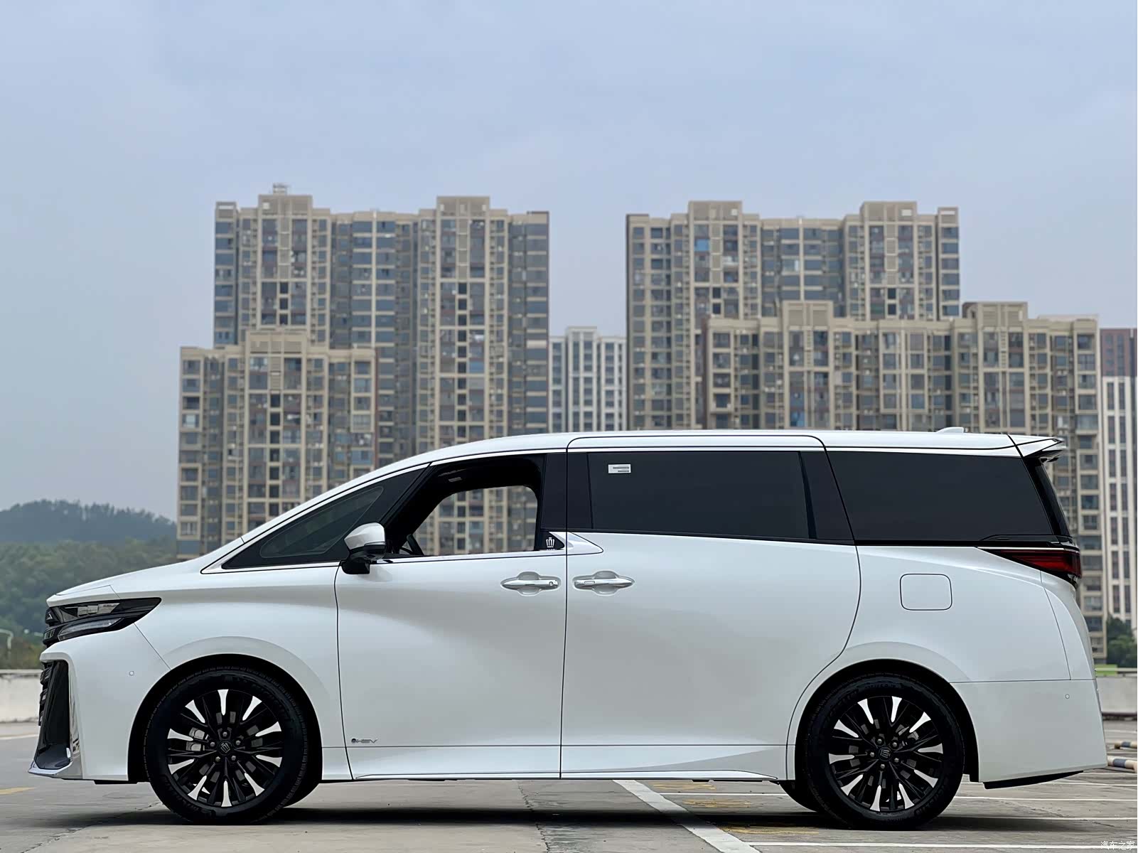 Toyota Vellfire, 2025 13