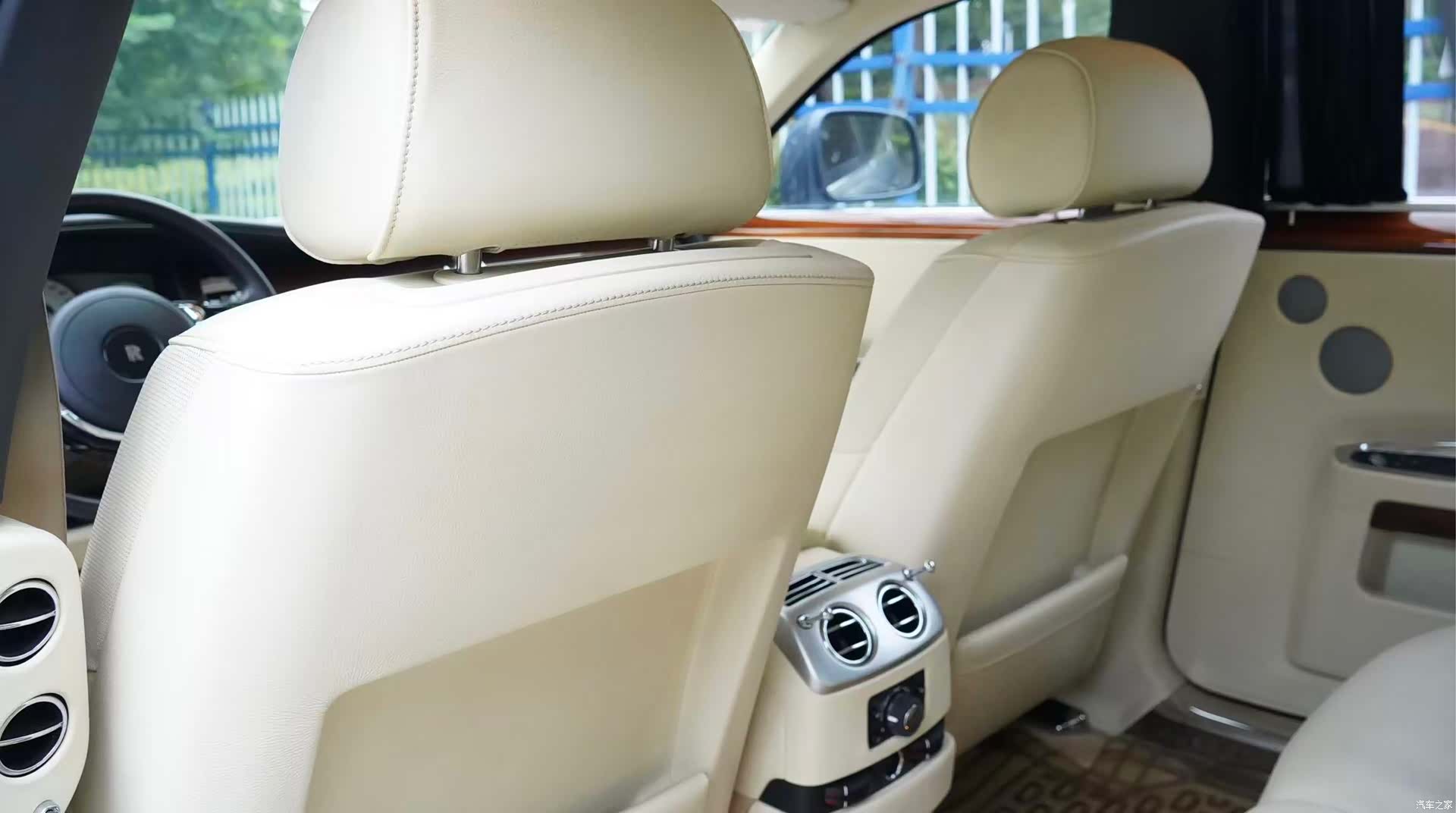 Rolls-Royce Ghost, 2010 8
