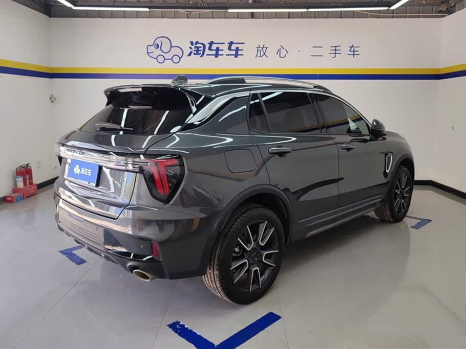 Lynk & Co 01