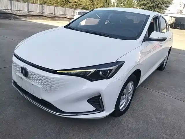 Changan Eado EV 2022 — купить из Китая под заказ