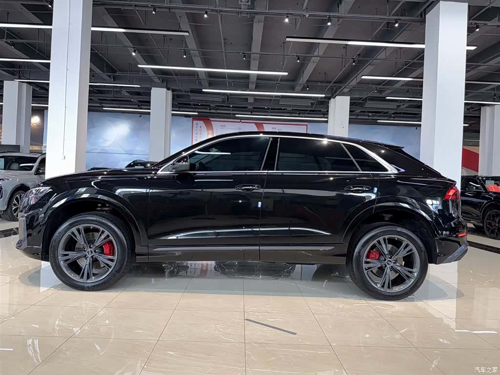 Audi Q8, 2025 7