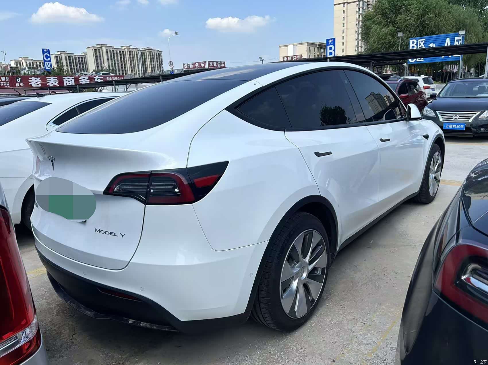 Tesla Model Y, 2023 4