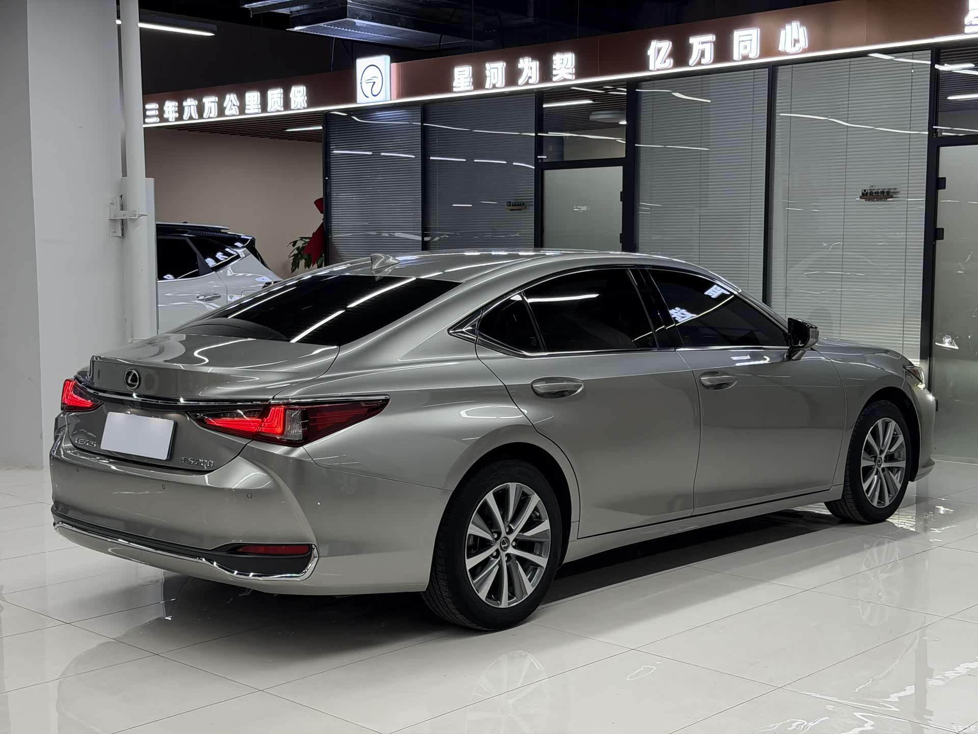 Lexus ES, 2020 18