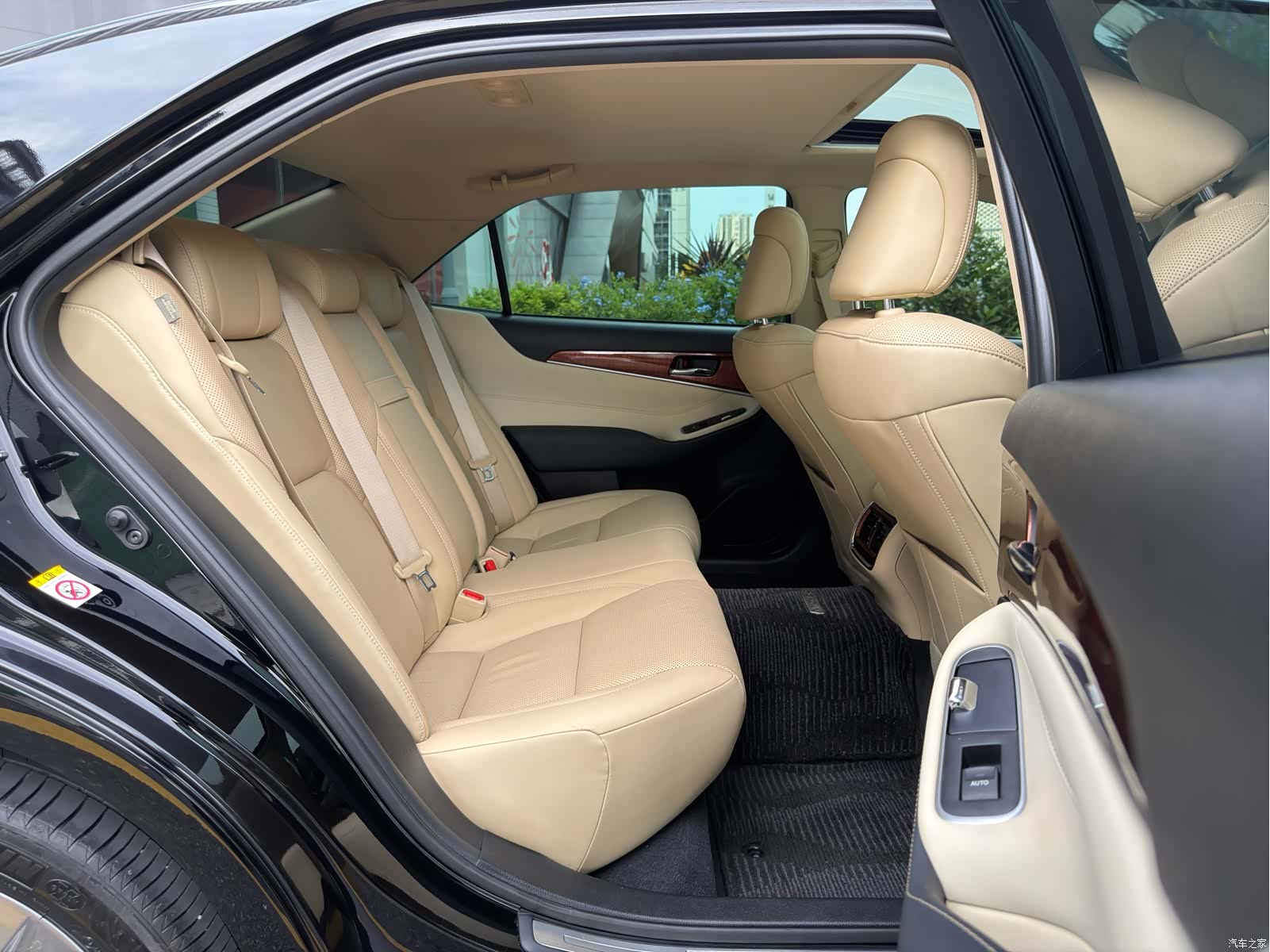 Toyota Crown, 2016 12
