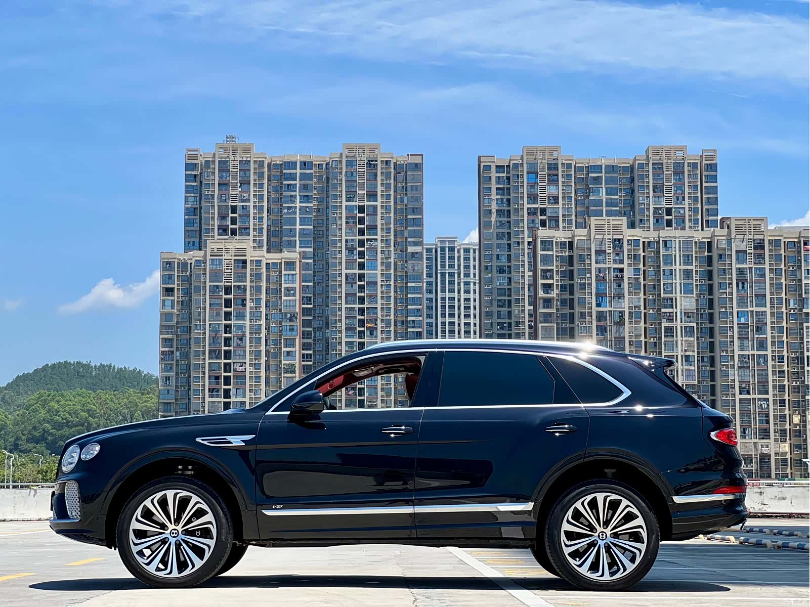 Bentley Bentayga, 2023 16