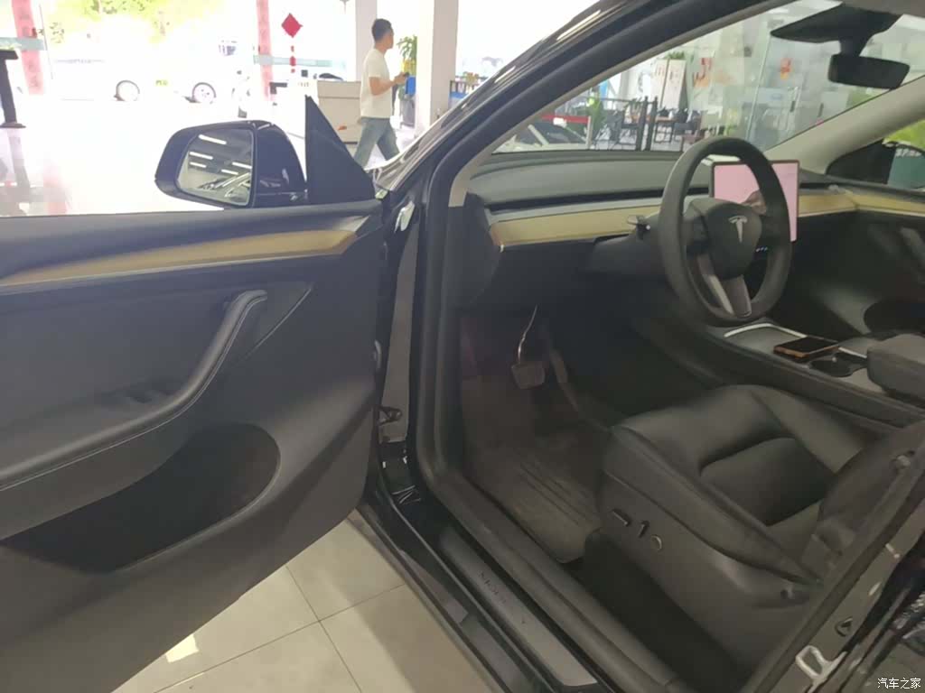 Tesla Model Y, 2023 12