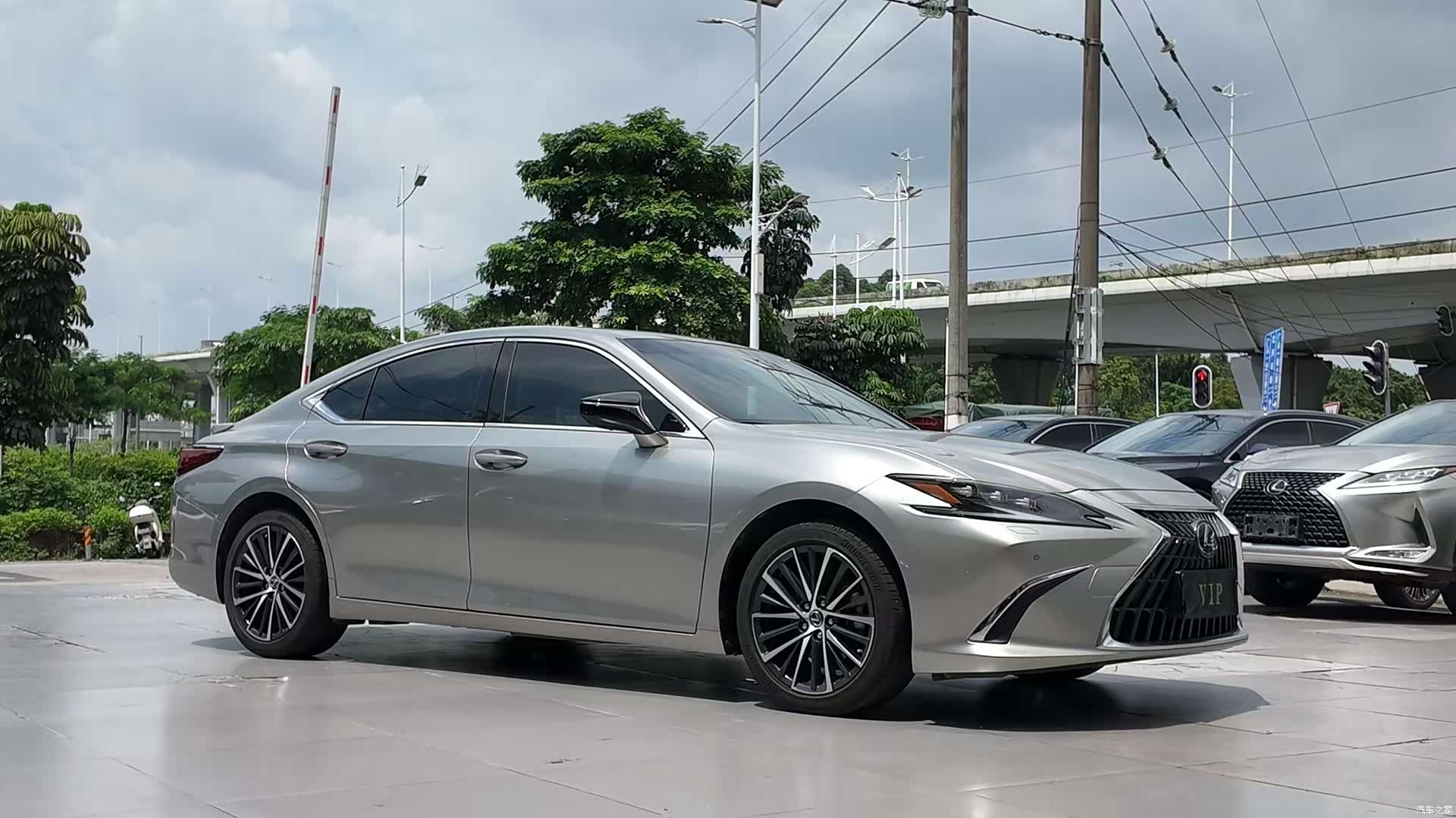 Lexus ES, 2024 4