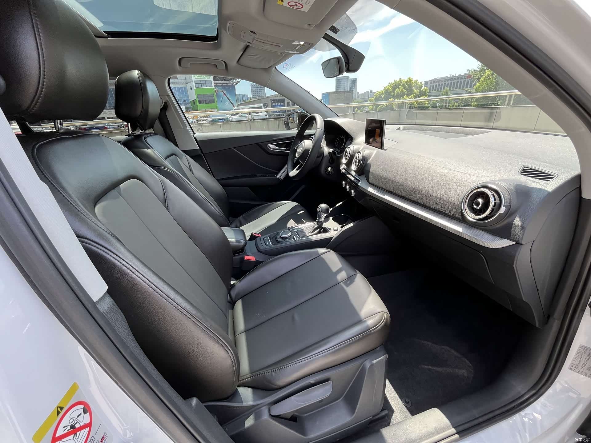 Audi Q2L, 2020 8