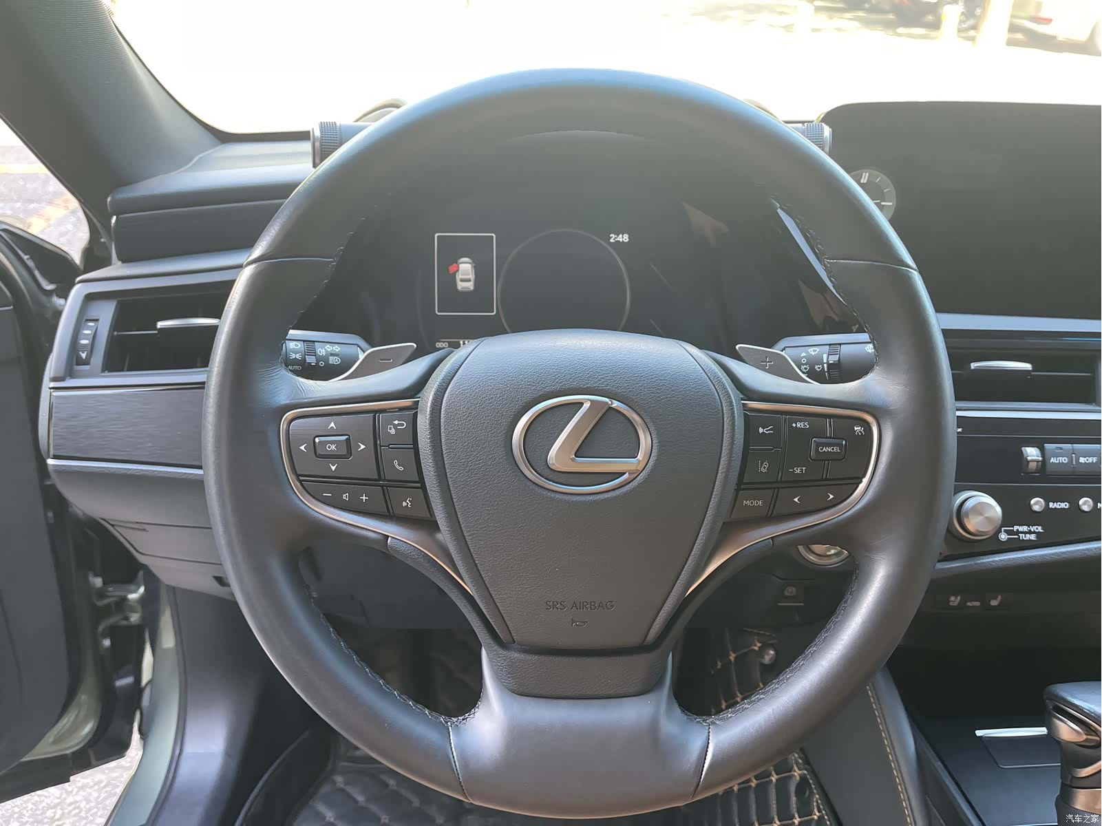 Lexus ES, 2023 16