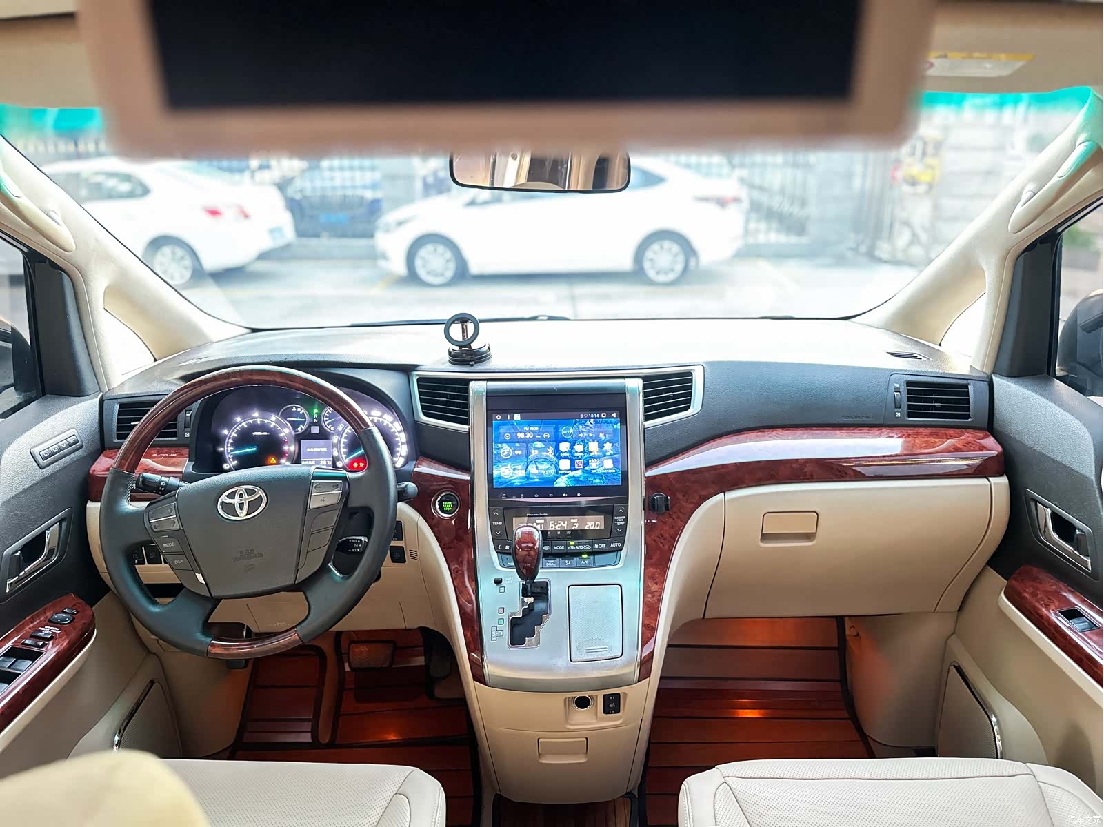 Toyota Alphard, 2011 17