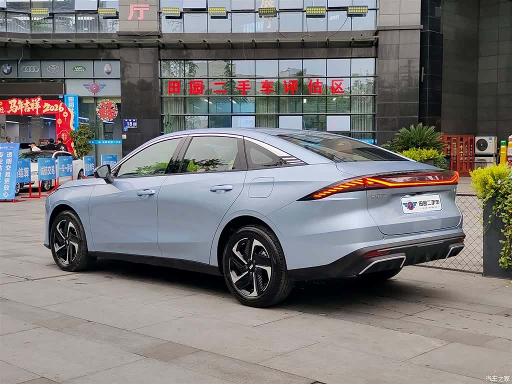 Geely Galaxy L6, 2025 4