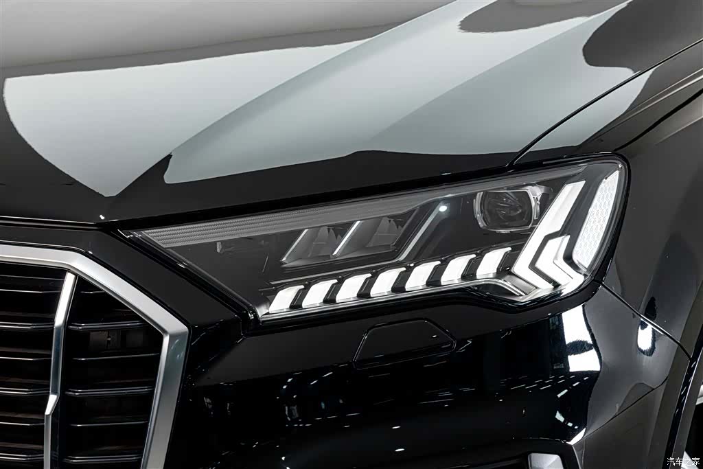 Audi Q7, 2024 4