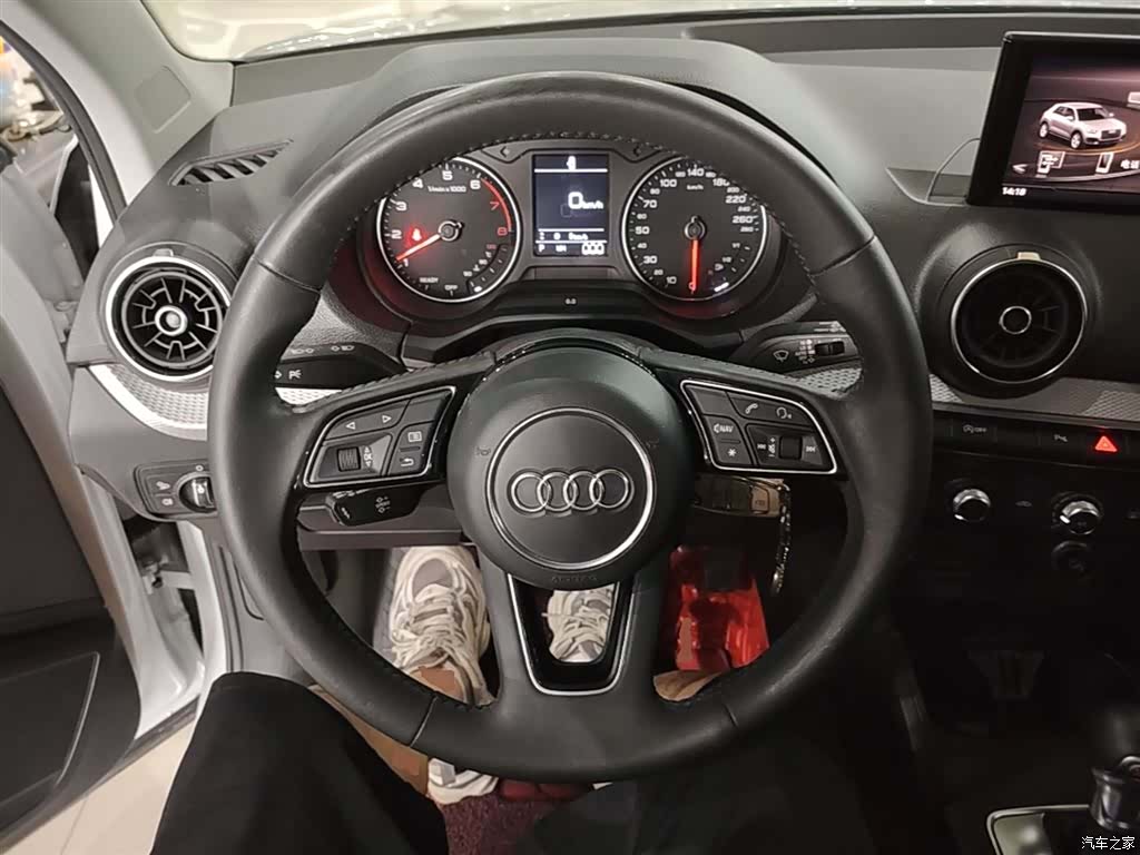 Audi Q2L, 2020 11