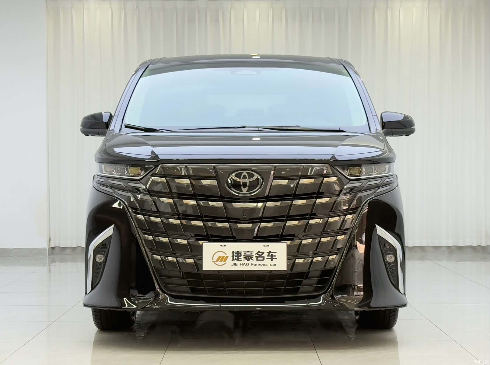 Toyota Alphard, 2025 2