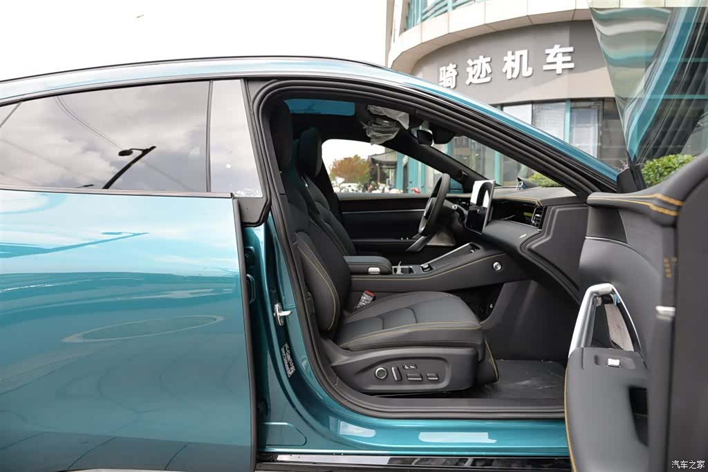 SAIC ShangJie Z7T, 2026 13