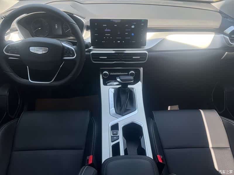 Geely Coolray, 2025 4
