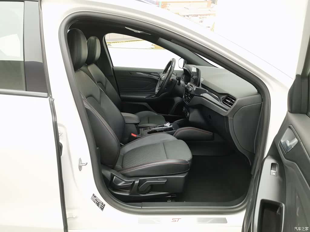 Ford Focus, 2019 23