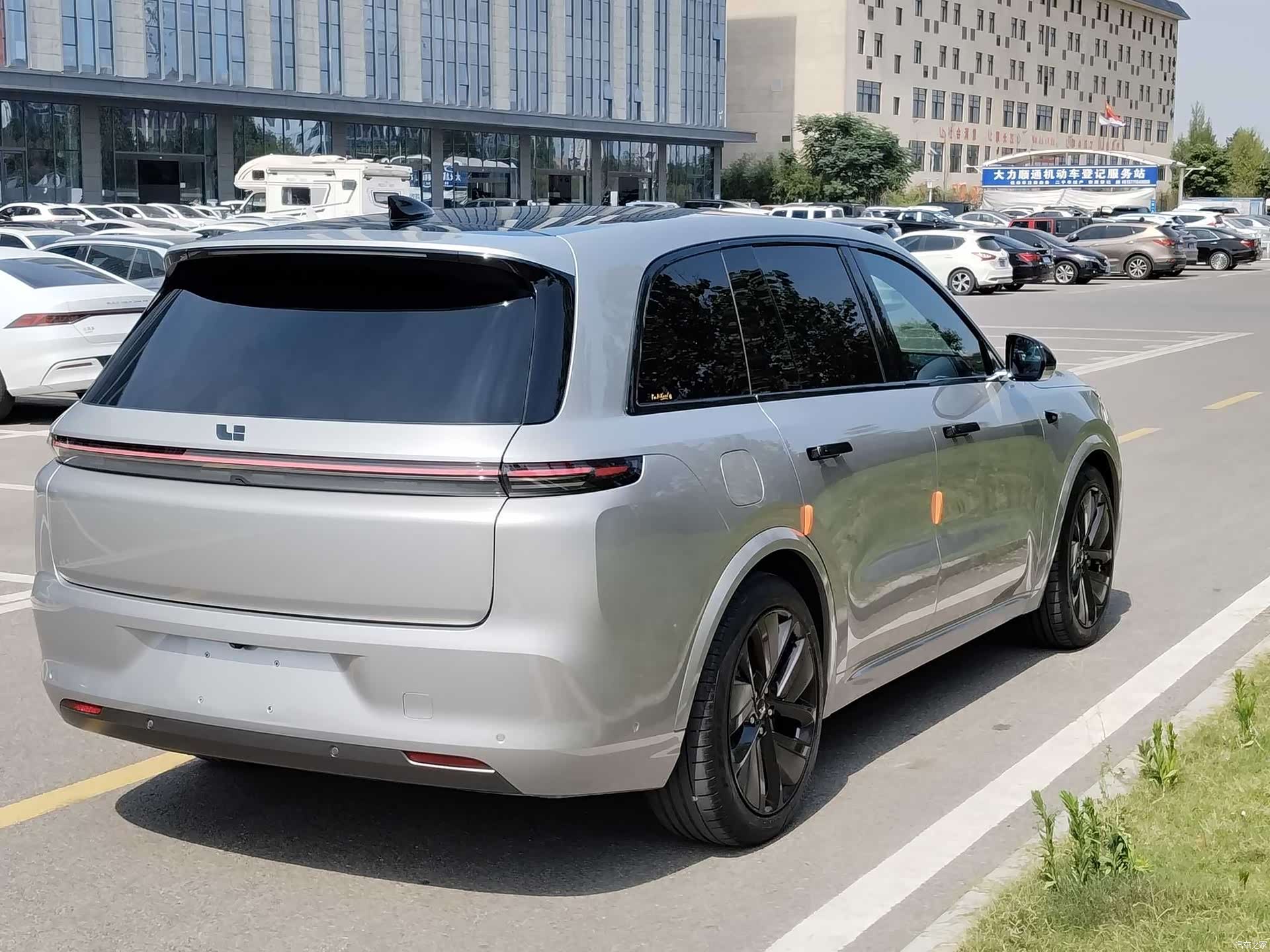 Li Auto L8, 2023 4