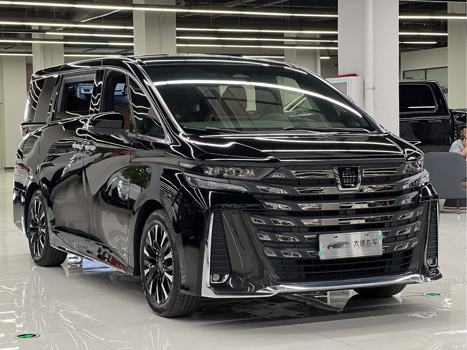 Toyota Vellfire, 2023 3