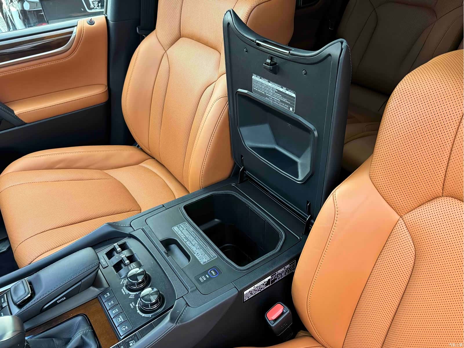 Lexus LX, 2019 8