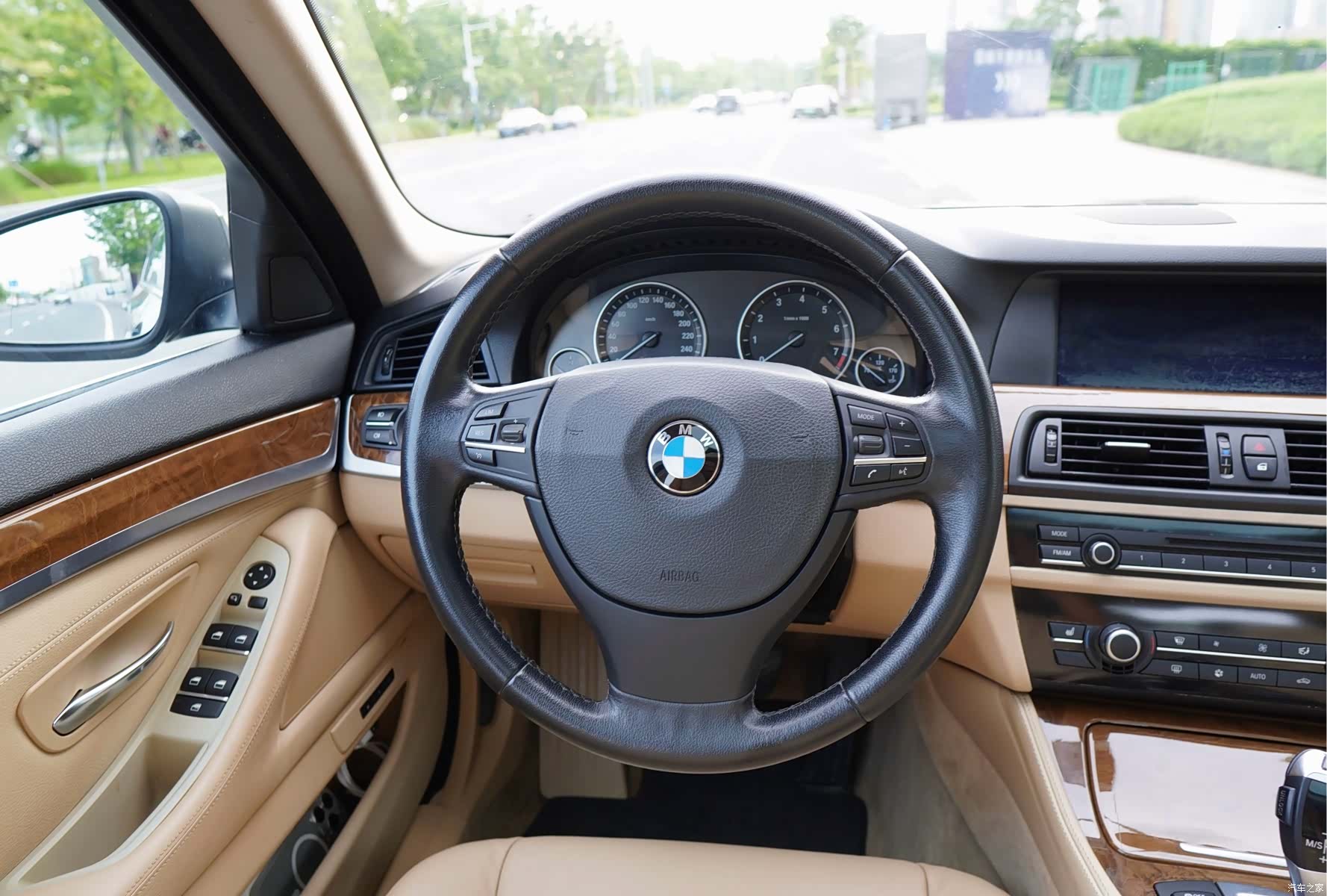 BMW 5 Series, 2011 8