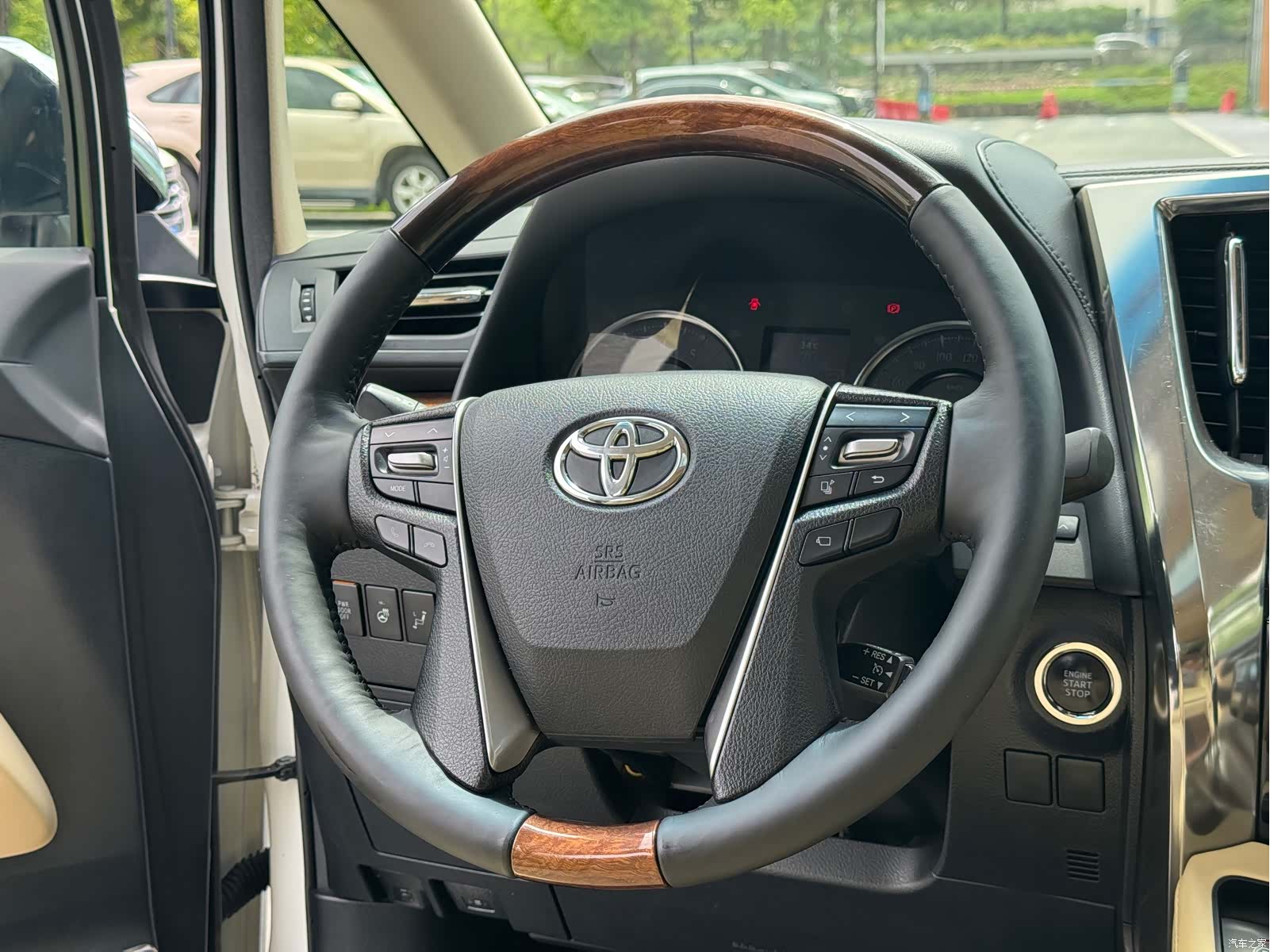 Toyota Alphard, 2018 11
