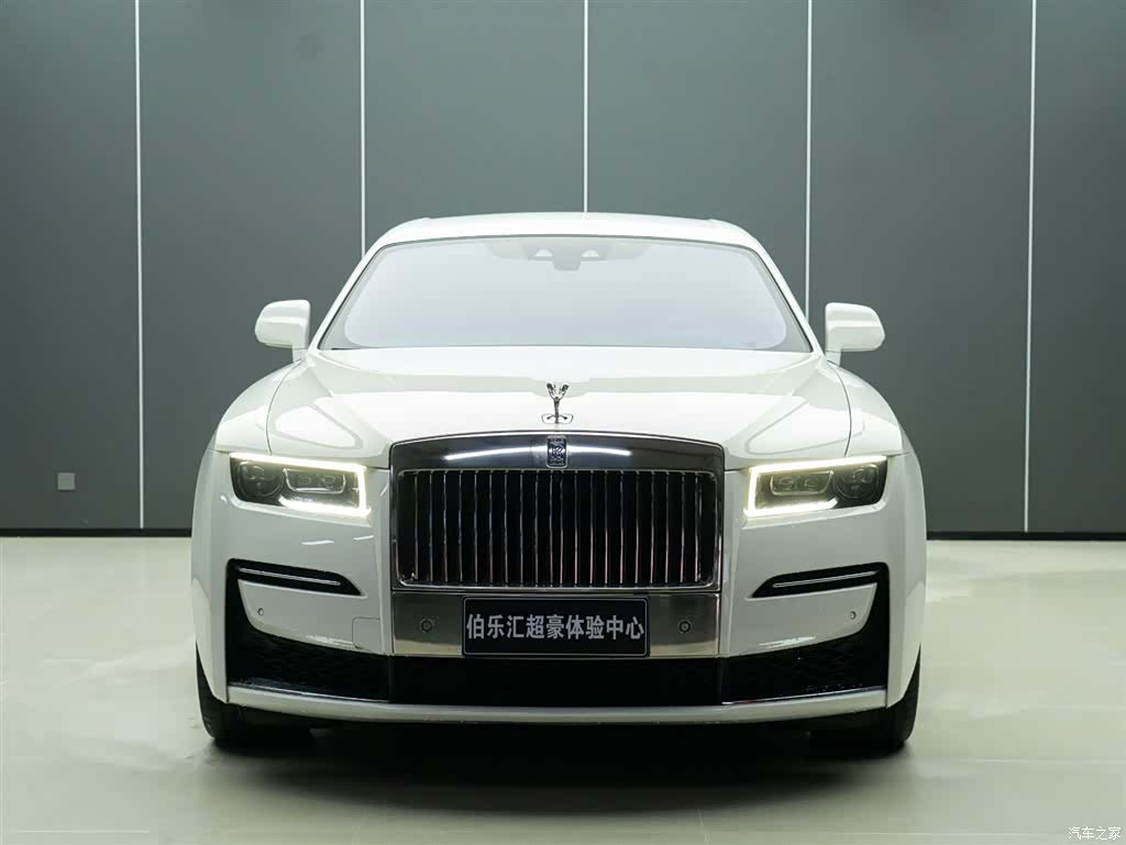 Rolls-Royce Ghost, 2022 4