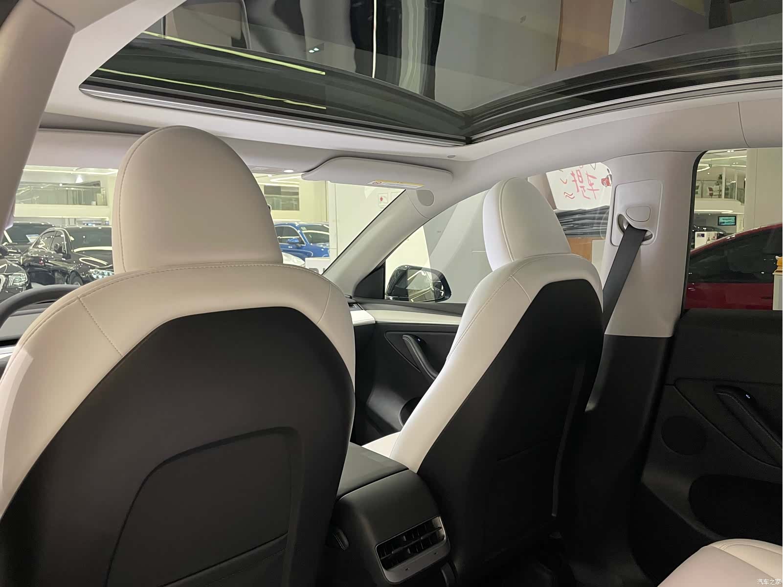 Tesla Model Y, 2023 7