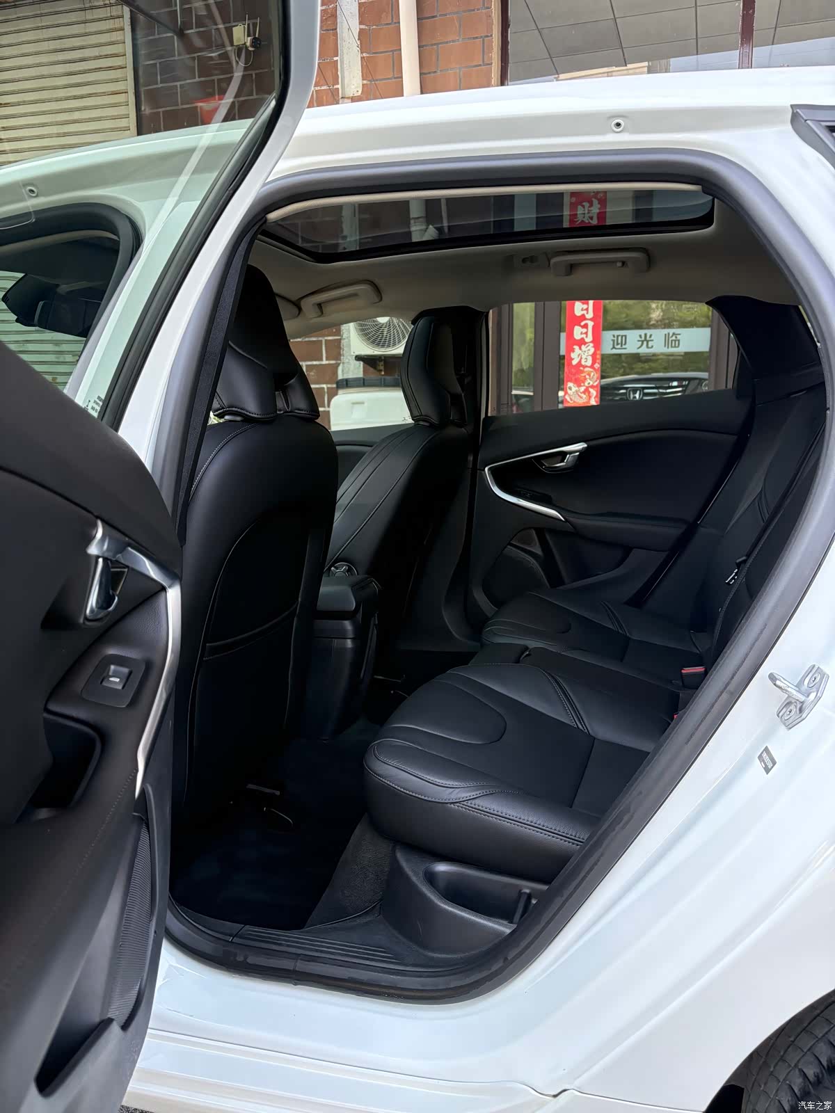 Volvo V40, 2019 8