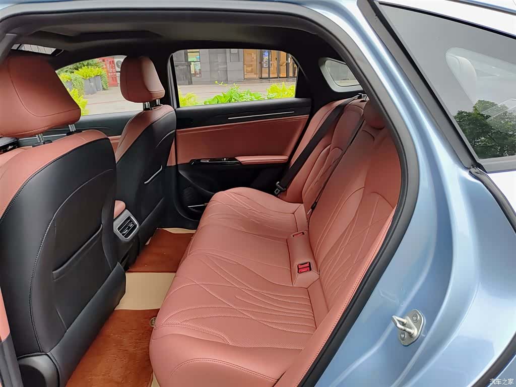 Geely Galaxy L6, 2025 8