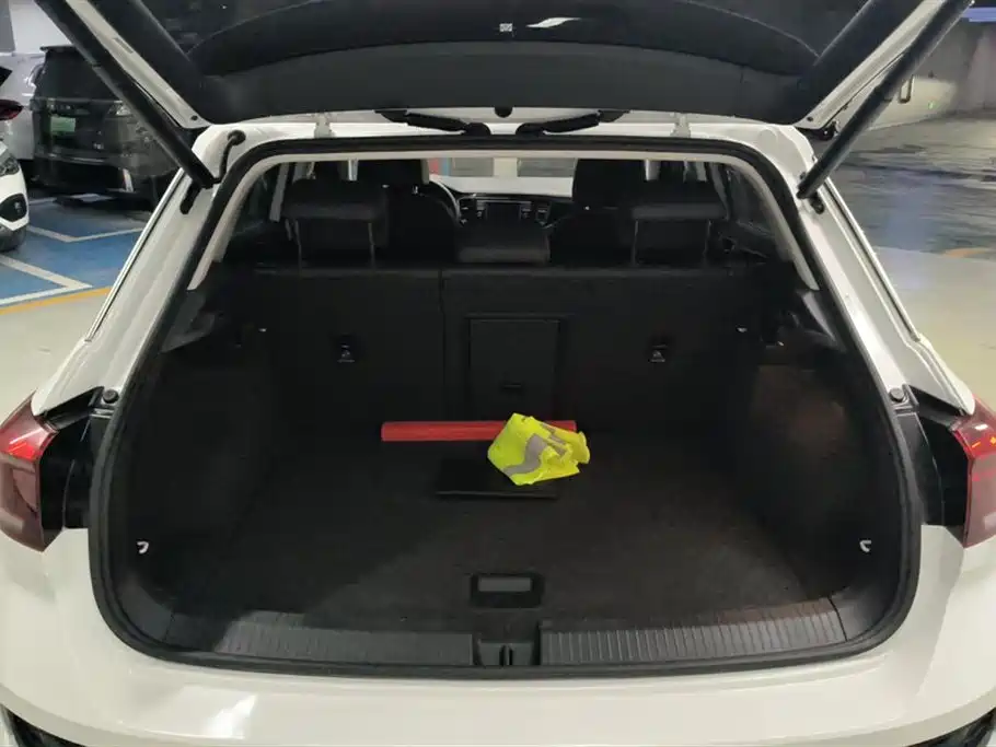 Volkswagen T-ROC exploring Songs