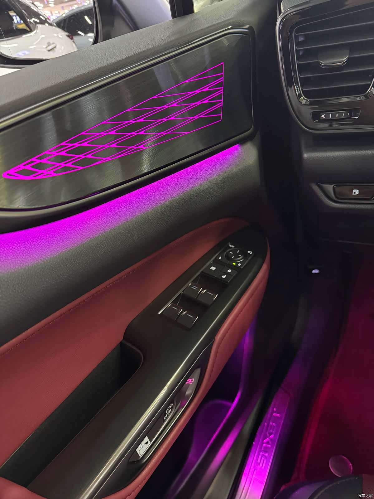 Lexus NX, 2023 11